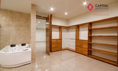 Casa en Venta en Zapopan Ayamonte de Lujo con Alberca y Jardín