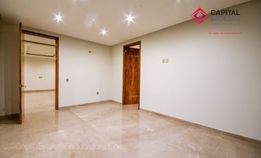 Casa en Venta en Zapopan Ayamonte de Lujo con Alberca y Jardín