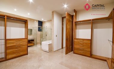 Casa en Venta en Zapopan Ayamonte de Lujo con Alberca y Jardín