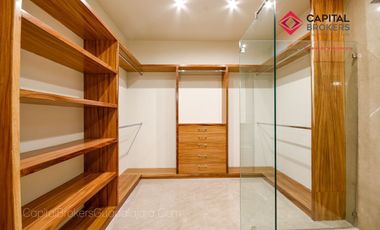 Casa en Venta en Zapopan Ayamonte de Lujo con Alberca y Jardín