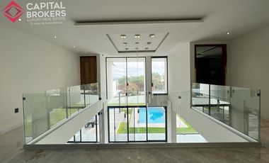Casa en Venta en Zapopan Ayamonte de Lujo con Alberca y Jardín