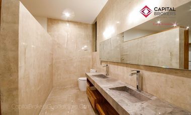 Casa en Venta en Zapopan Ayamonte de Lujo con Alberca y Jardín
