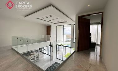 Casa en Venta en Zapopan Ayamonte de Lujo con Alberca y Jardín