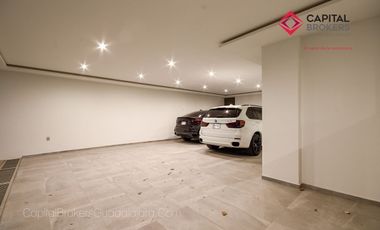 Casa en Venta en Zapopan Ayamonte de Lujo con Alberca y Jardín
