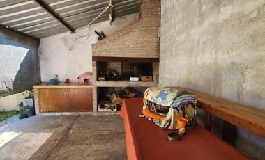 Casa en  Carlos Gardel, Colonia Avellaneda