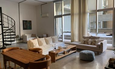 RETASADO - Amplio departamento con patio en edificio de categoría