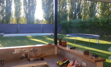 Venta casa 3 Dorm en B° Elementos   Pileta, Neuquen