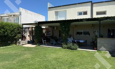 Venta casa 3 Dorm en B° Elementos   Pileta, Neuquen