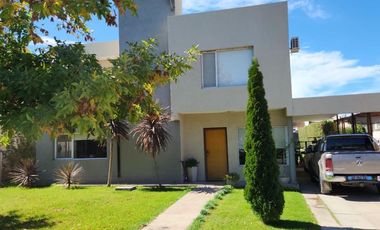 Venta casa 3 Dorm en B° Elementos   Pileta, Neuquen