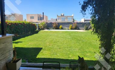 Venta casa 3 Dorm en B° Elementos   Pileta, Neuquen