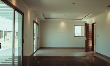 Casa de 3 dormitorios en alquiler en La Castilla Club de Campo