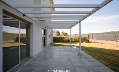 Casa de 3 dormitorios en alquiler en La Castilla Club de Campo