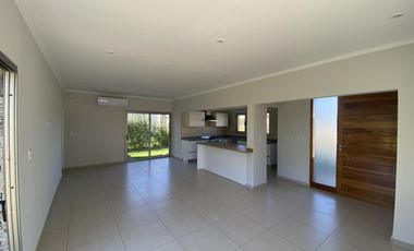 Casa de 3 dormitorios en alquiler en La Castilla Club de Campo