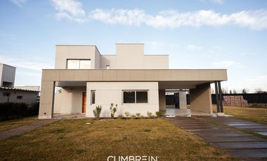 Casa de 3 dormitorios en alquiler en La Castilla Club de Campo