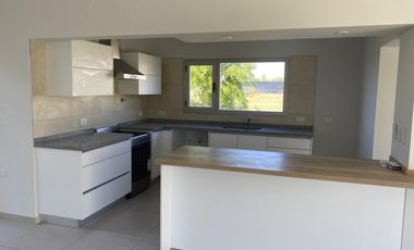Casa de 3 dormitorios en alquiler en La Castilla Club de Campo