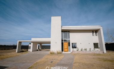 Casa de 3 dormitorios en alquiler en La Castilla Club de Campo