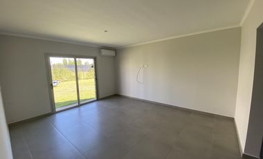 Casa de 3 dormitorios en alquiler en La Castilla Club de Campo