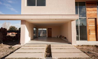 Casa de 3 dormitorios en alquiler en La Castilla Club de Campo