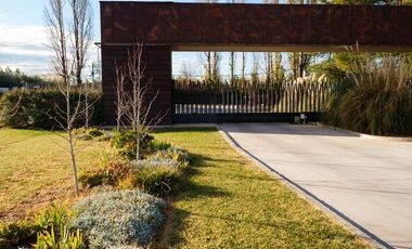 Casa de 3 dormitorios en alquiler en La Castilla Club de Campo