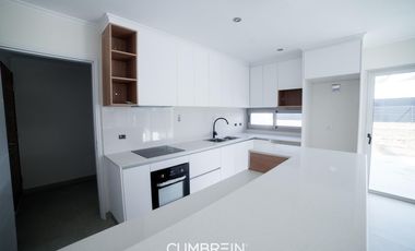 Casa de 3 dormitorios en alquiler en La Castilla Club de Campo