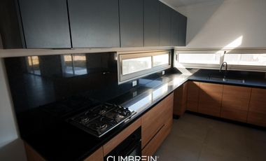 Casa de 3 dormitorios en alquiler en La Castilla Club de Campo