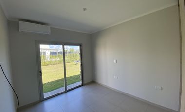 Casa de 3 dormitorios en alquiler en La Castilla Club de Campo
