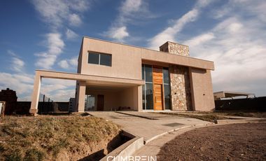 Casa de 3 dormitorios en alquiler en La Castilla Club de Campo