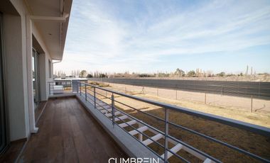 Casa de 3 dormitorios en alquiler en La Castilla Club de Campo