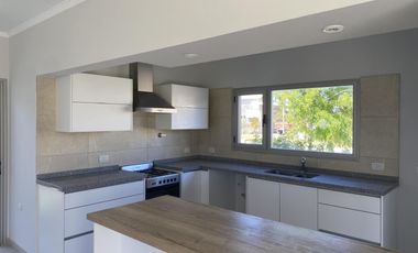 Casa de 3 dormitorios en alquiler en La Castilla Club de Campo