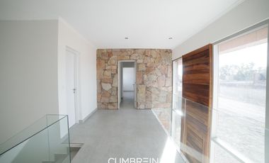 Casa de 3 dormitorios en alquiler en La Castilla Club de Campo