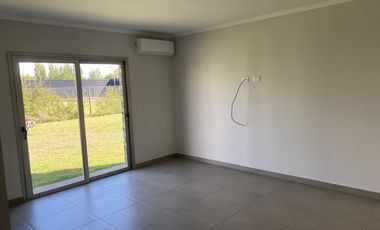 Casa de 3 dormitorios en alquiler en La Castilla Club de Campo