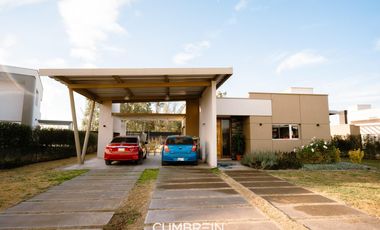 Casa de 3 dormitorios en alquiler en La Castilla Club de Campo