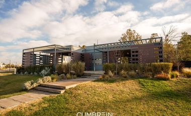 Casa de 3 dormitorios en alquiler en La Castilla Club de Campo