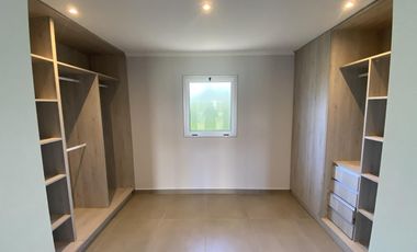 Casa de 3 dormitorios en alquiler en La Castilla Club de Campo