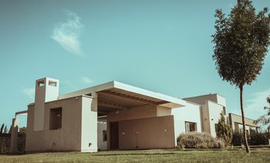 Casa de 3 dormitorios en alquiler en La Castilla Club de Campo