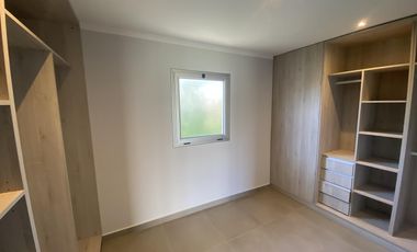 Casa de 3 dormitorios en alquiler en La Castilla Club de Campo