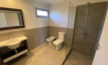 Casa de 3 dormitorios en alquiler en La Castilla Club de Campo