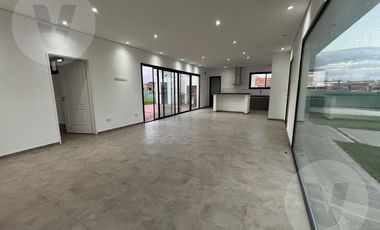 Casa en venta - Barrio La Alameda, Canning