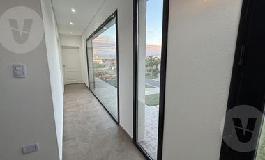 Casa en venta - Barrio La Alameda, Canning