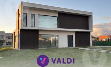 Casa en venta - Barrio La Alameda, Canning