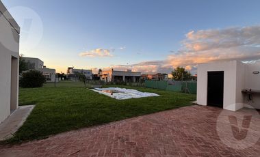 Casa en venta - Barrio La Alameda, Canning