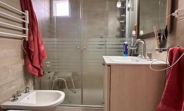 Departamento en  venta de 2 ambientes con cochera lomitas