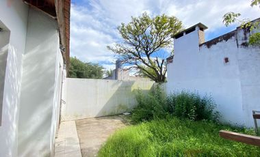 Departamento en venta con 2 dormitorios, planta baja con patio.