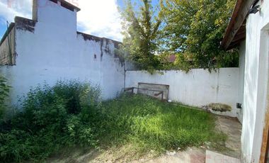 Departamento en venta con 2 dormitorios, planta baja con patio.