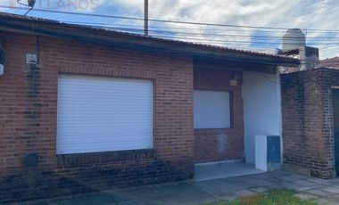 Departamento en venta con 2 dormitorios, planta baja con patio.