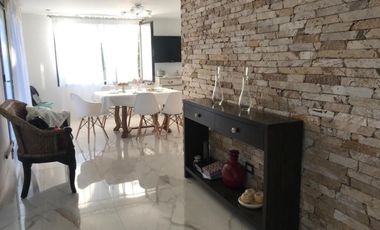Casa en venta - 5 Dormitorios 3 Baños - Cochera - 610Mts2 - Mar del Plata