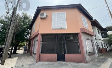 3 propiedades en 1.  Julio Acosta esquina Ameghino