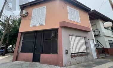3 propiedades en 1.  Julio Acosta esquina Ameghino