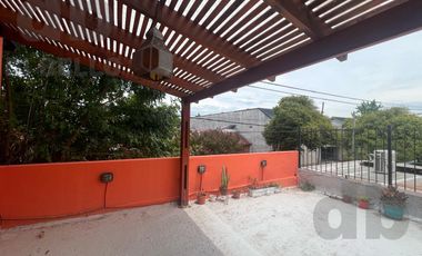 3 propiedades en 1.  Julio Acosta esquina Ameghino
