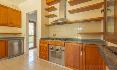 Casa  en venta y alquiler  en Los Sauces
